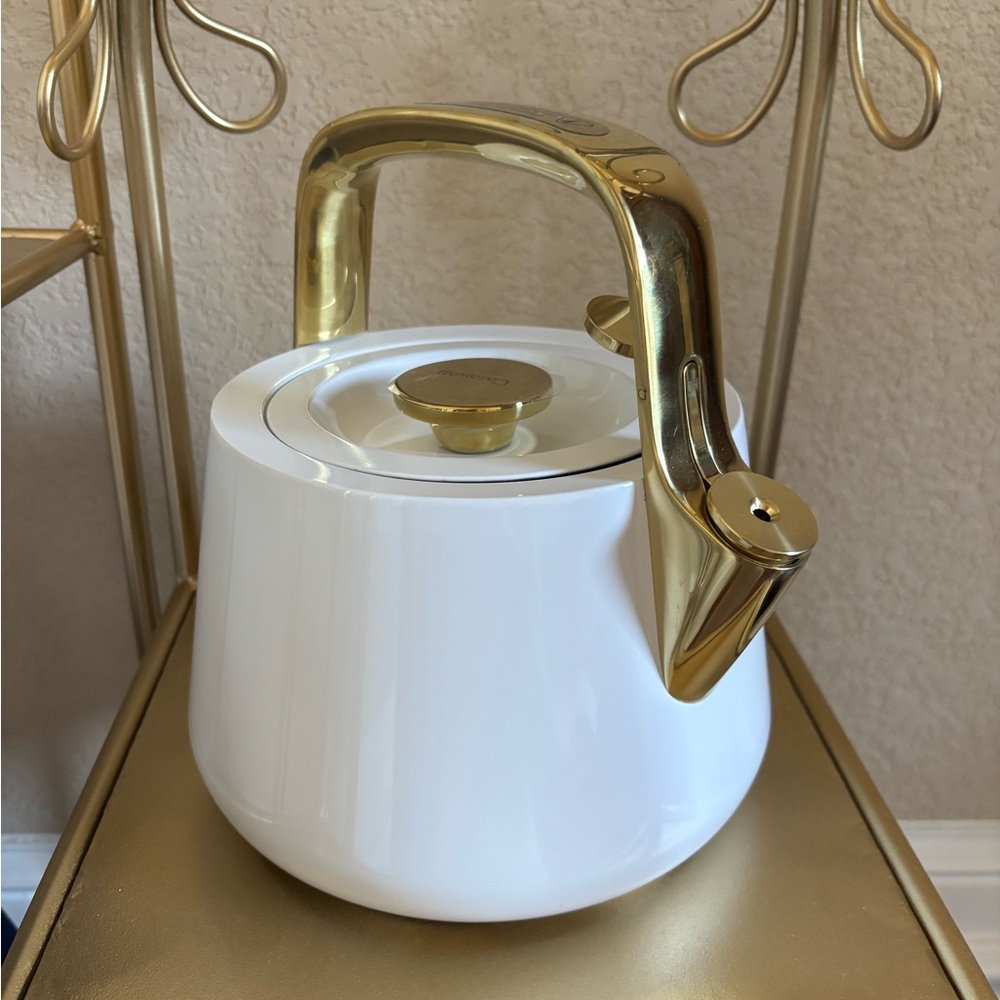 Caraway whistling tea kettle limited edition White and gold - brand new